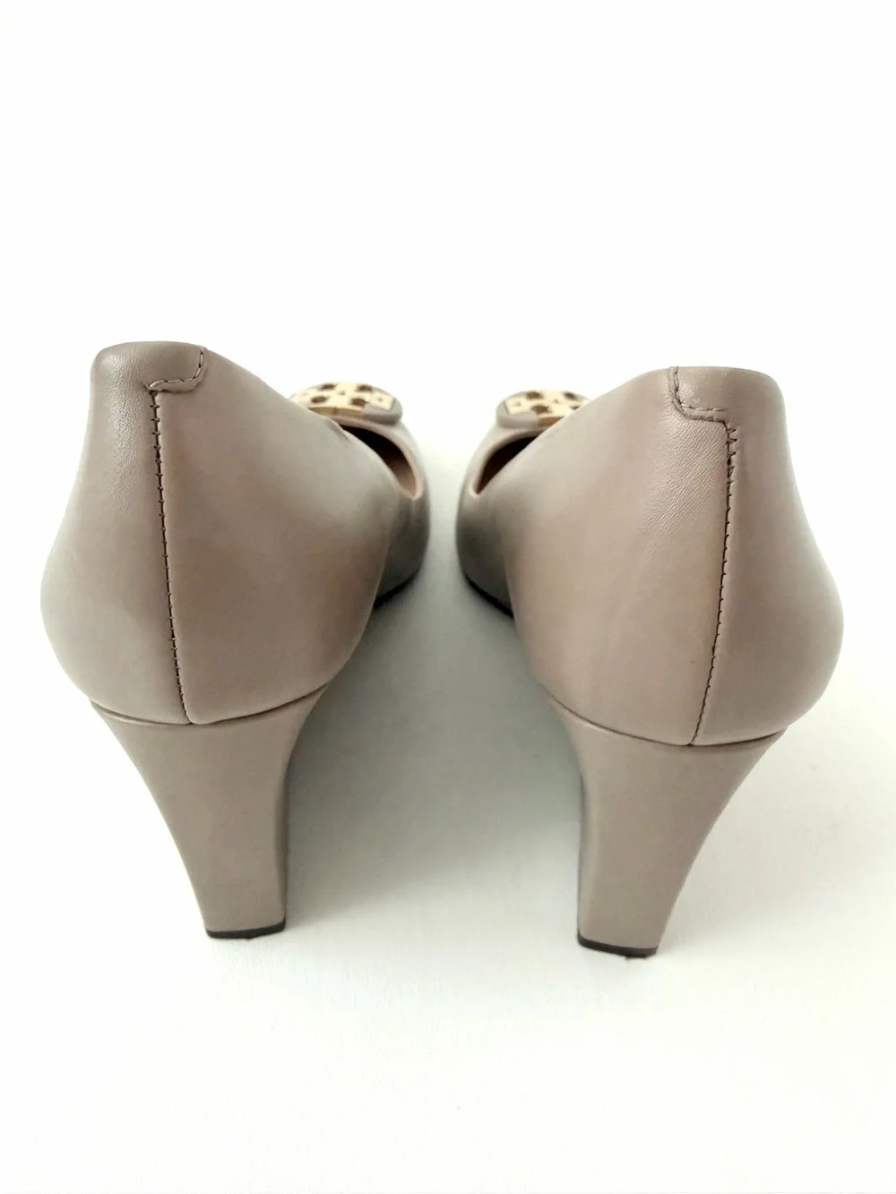 TORY BURCH | Luna Wedge Pumps French Gray Leather Logo Medallion Heels Size 7.5